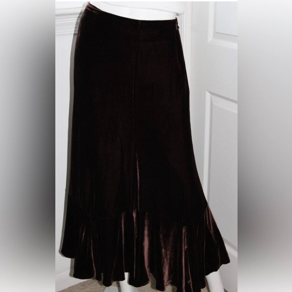 VTG Ralph Lauren brown velvet maxi skirt w/ruffle bottom.
